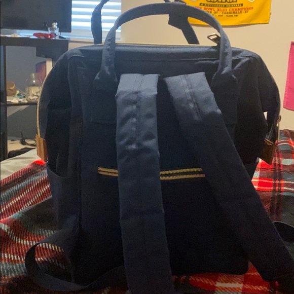 Carry/back pack - Picture 2 of 2